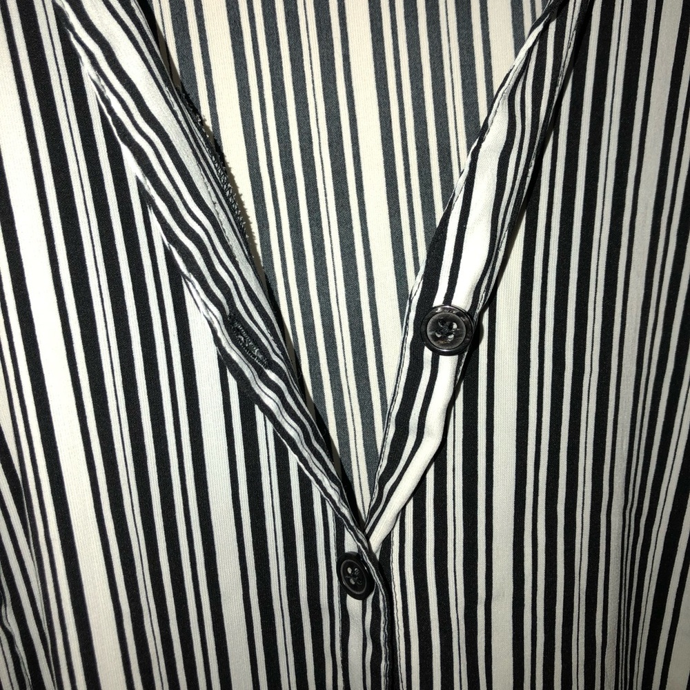 Button-up - Picture 5 of 6